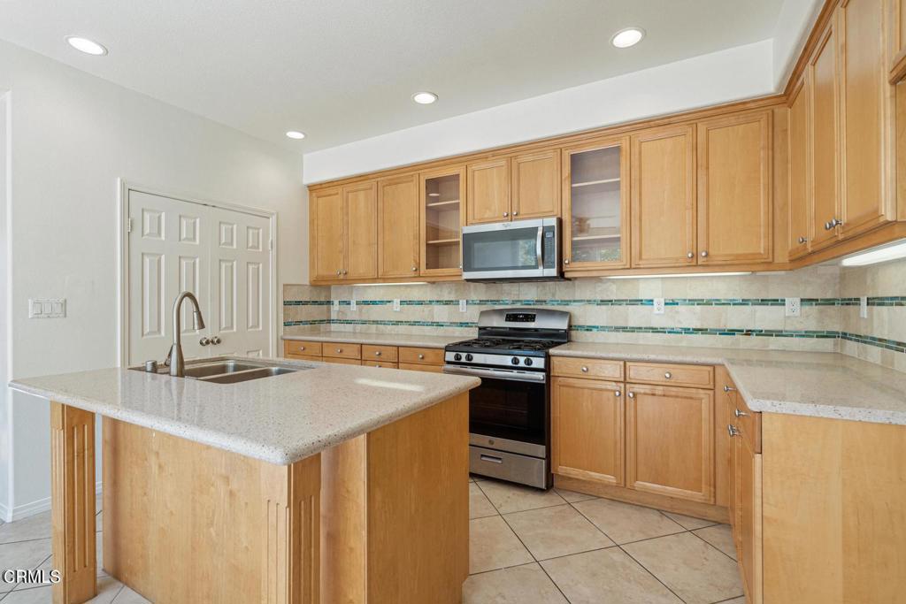 368 E B Street Property Photo 6