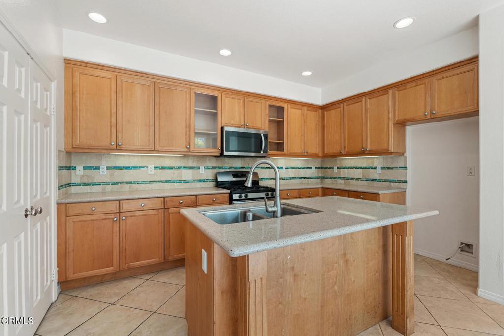 368 E B Street Property Photo 7