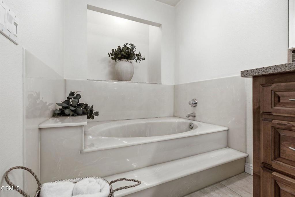1910 Ivanhoe Avenue Property Photo 27