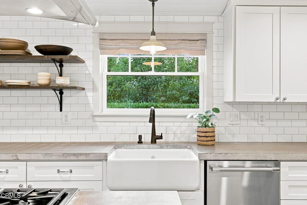 11013 Creek Road Property Photo 20