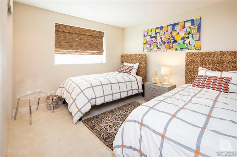 3302 Ocean Drive Drive Property Photo 4