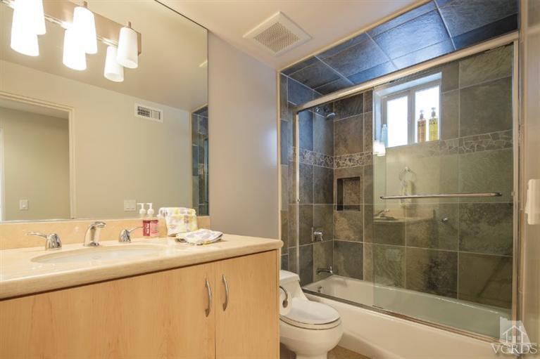 3302 Ocean Drive Drive Property Photo 6