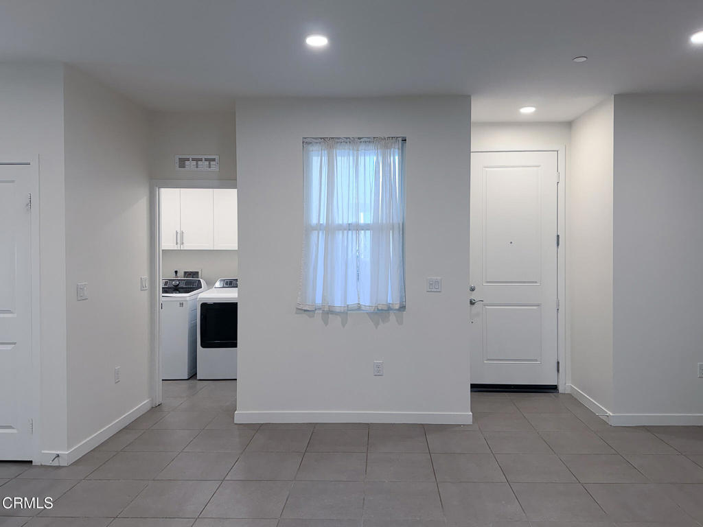 1568 E Thompson Boulevard Property Photo 8