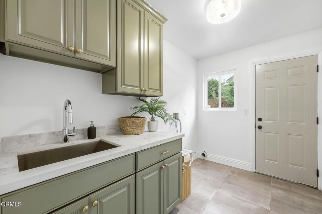 947 Golden Crest Avenue Property Photo 16