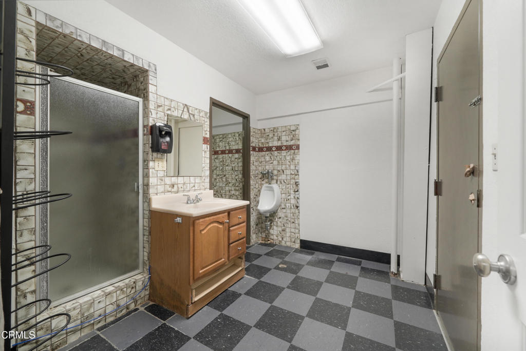 1301 E Main Street Property Photo 21