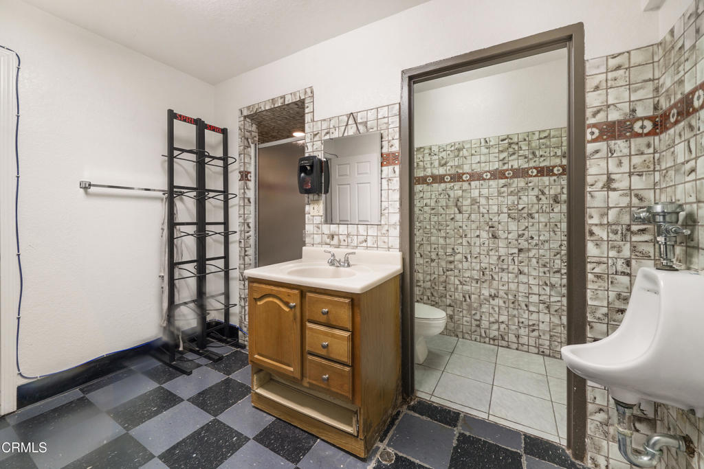 1301 E Main Street Property Photo 25