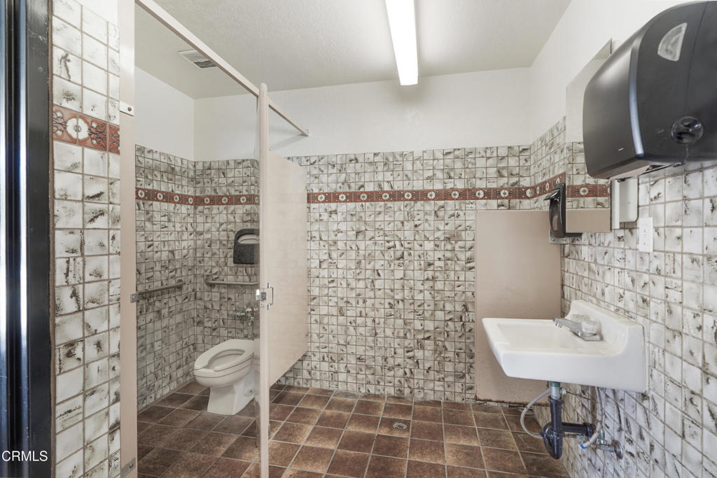1301 E Main Street Property Photo 33