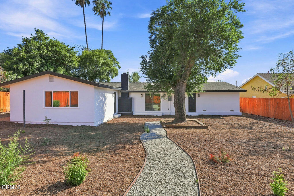 975 E Avenida De Los Arboles Property Photo 17