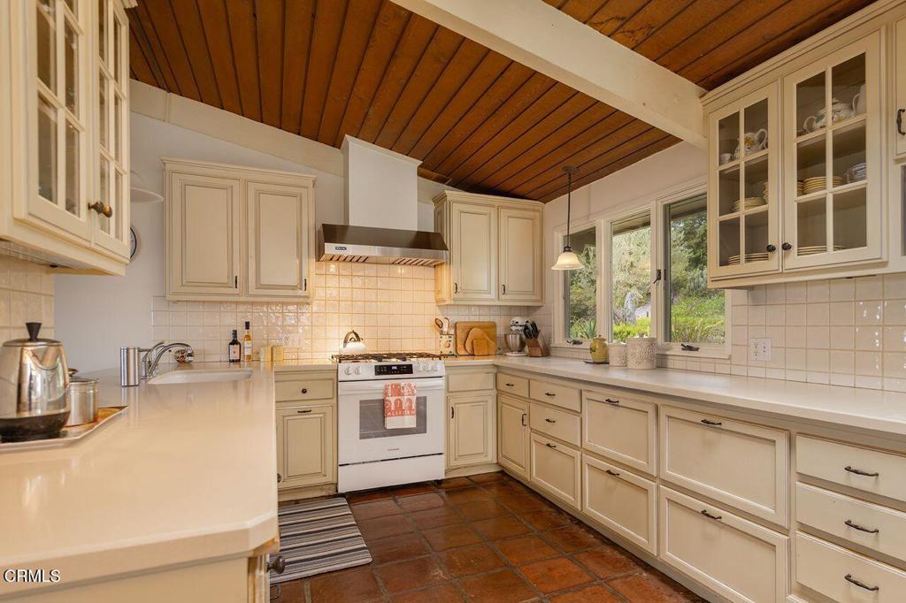 11111 Foothill Road Property Photo 11
