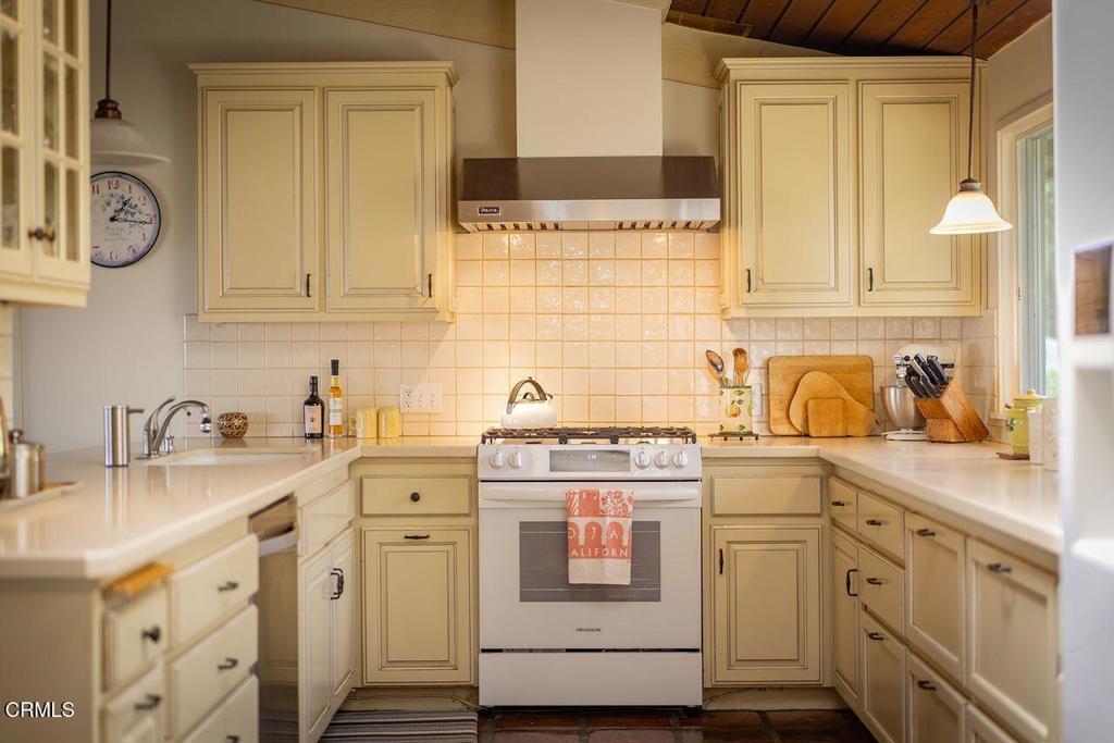 11111 Foothill Road Property Photo 12