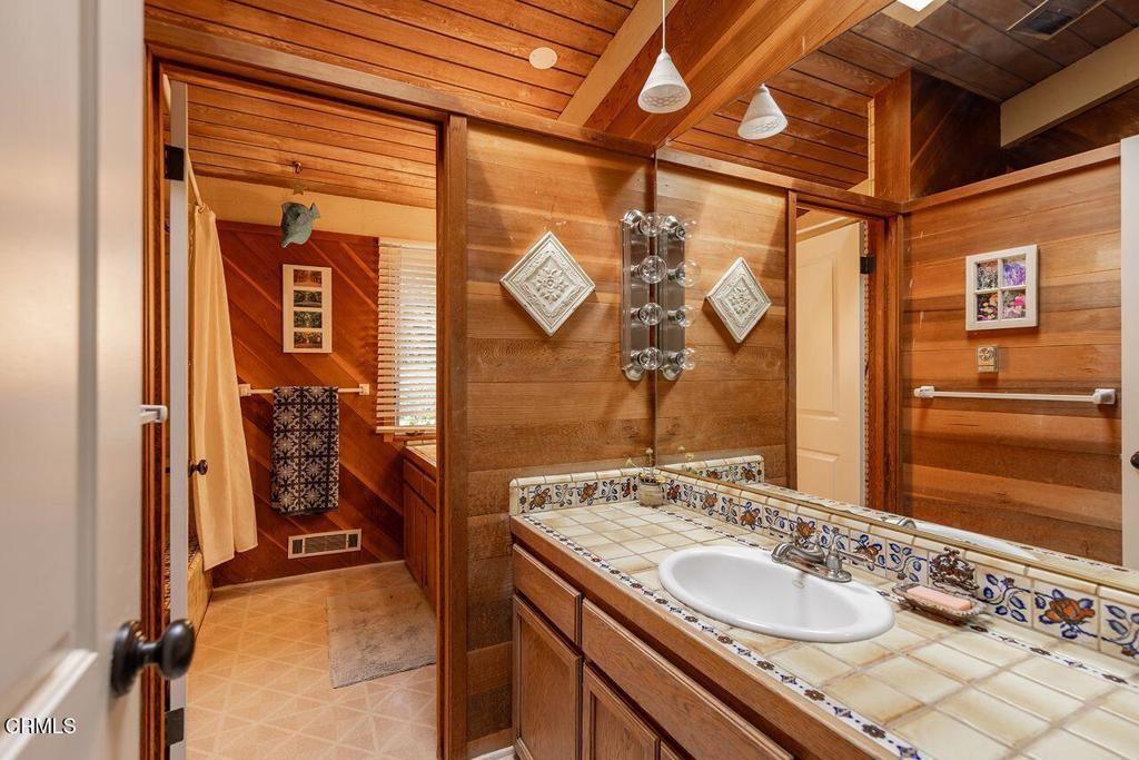 11111 Foothill Road Property Photo 20