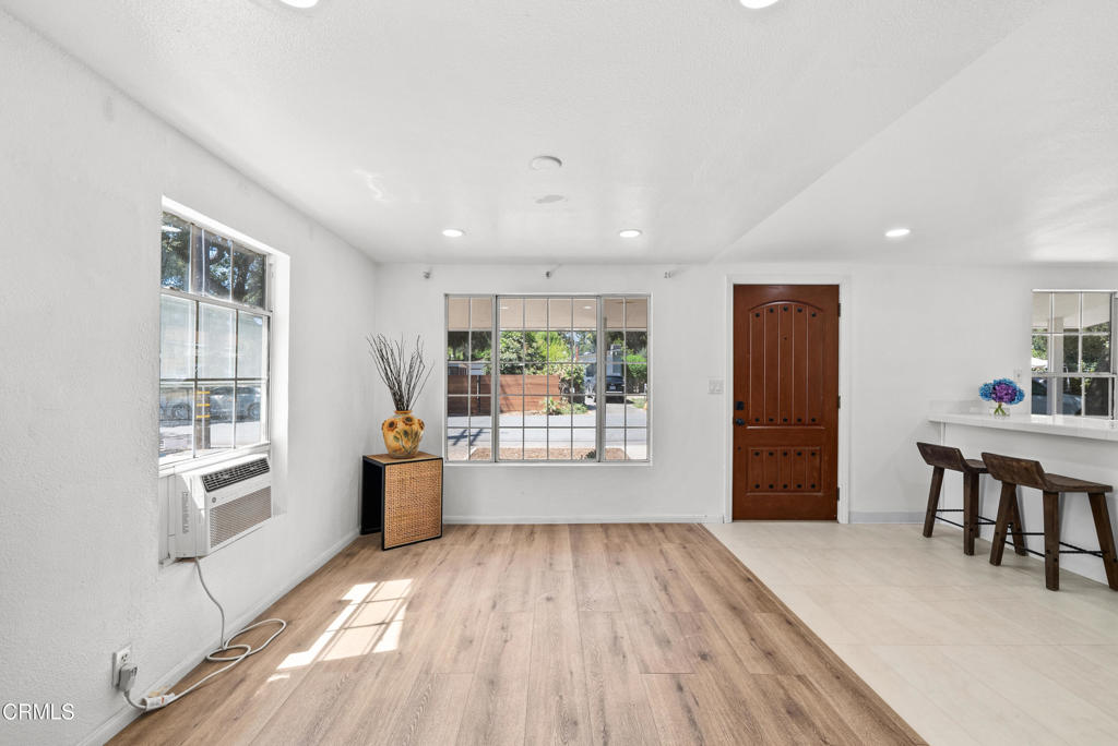 124 S Padre Juan Avenue Property Photo 10