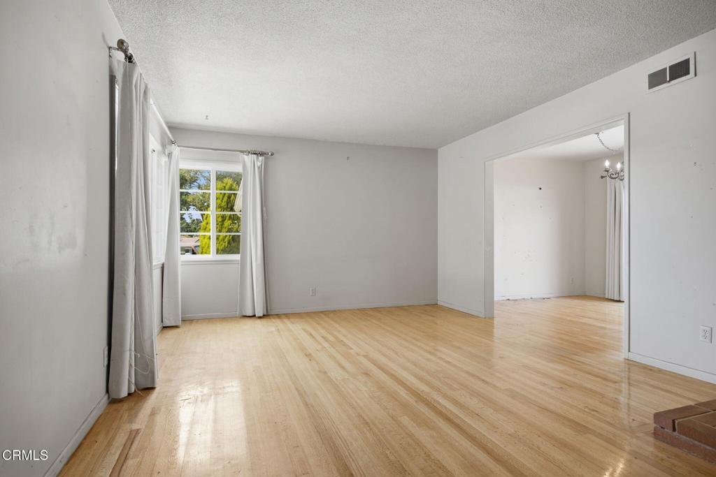5287 Aurora Drive Property Photo 5
