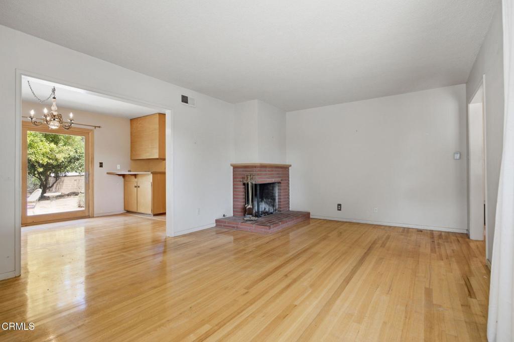 5287 Aurora Drive Property Photo 6