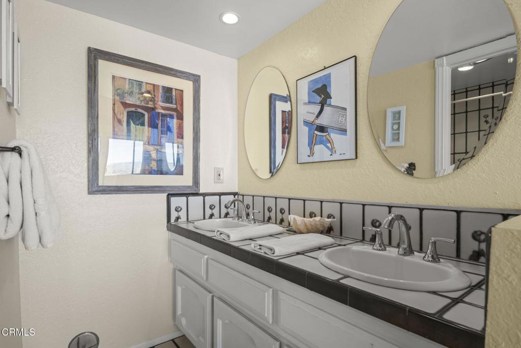 3949 Ocean Drive Property Photo 29