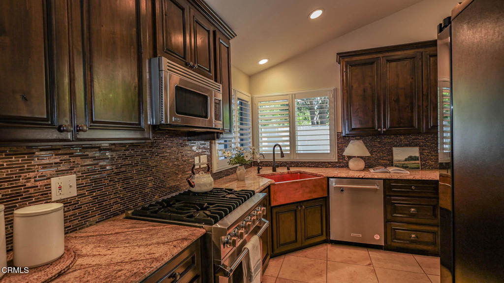 731 Cathedral Pointe Lane Property Photo 5
