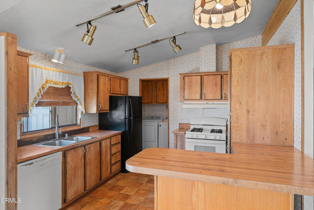 975 W Telegraph Road 122 Property Photo 10