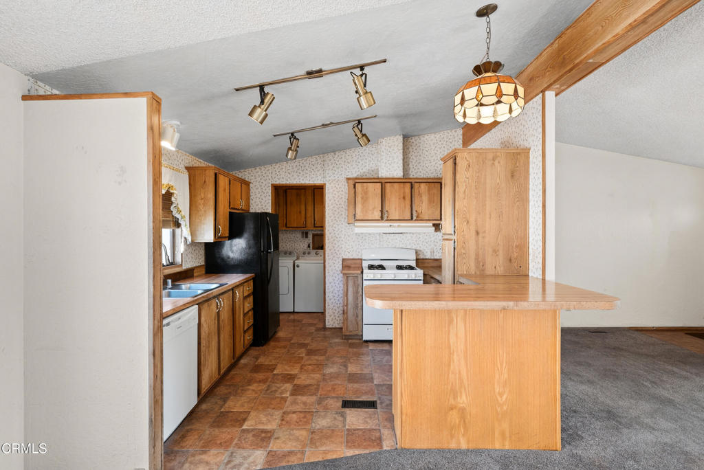 975 W Telegraph Road 122 Property Photo 11