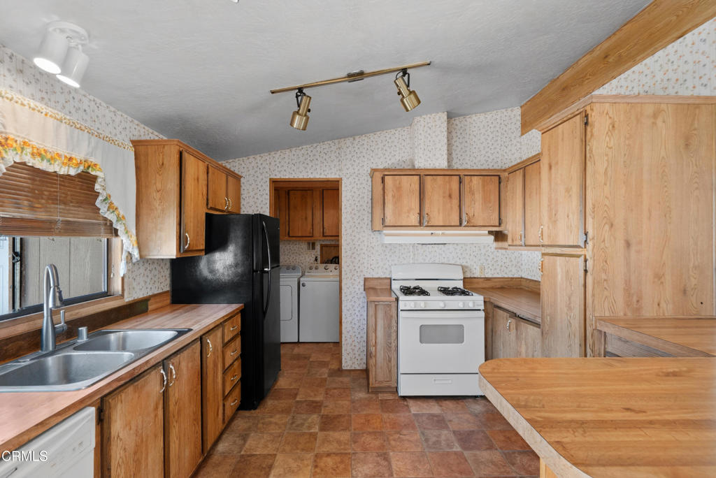 975 W Telegraph Road 122 Property Photo 12
