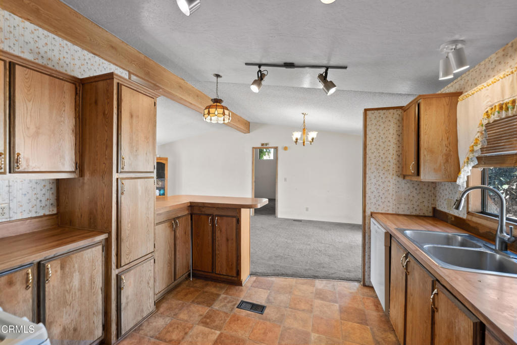 975 W Telegraph Road 122 Property Photo 16