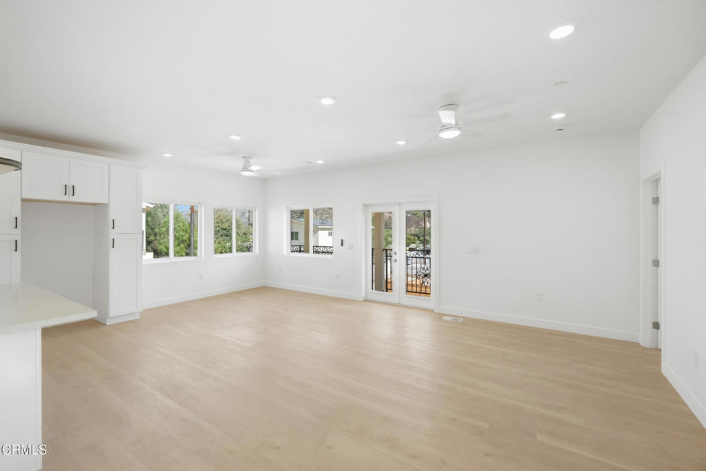923 N Main Property Photo 14