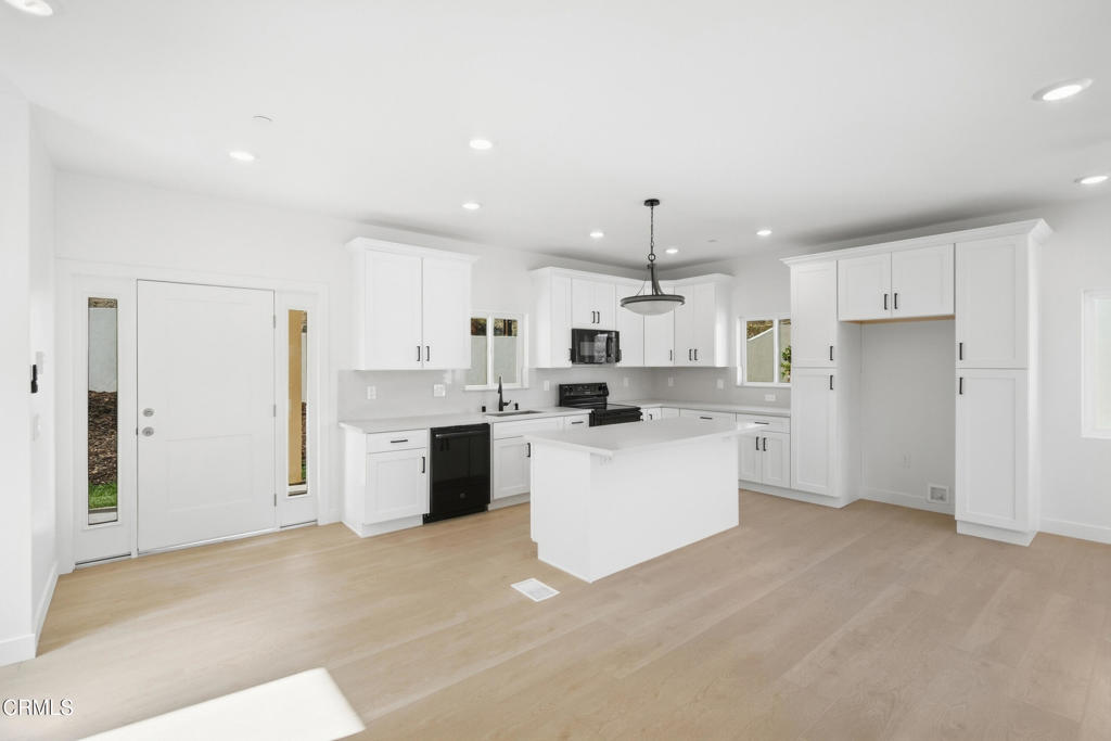 923 N Main Property Photo 15