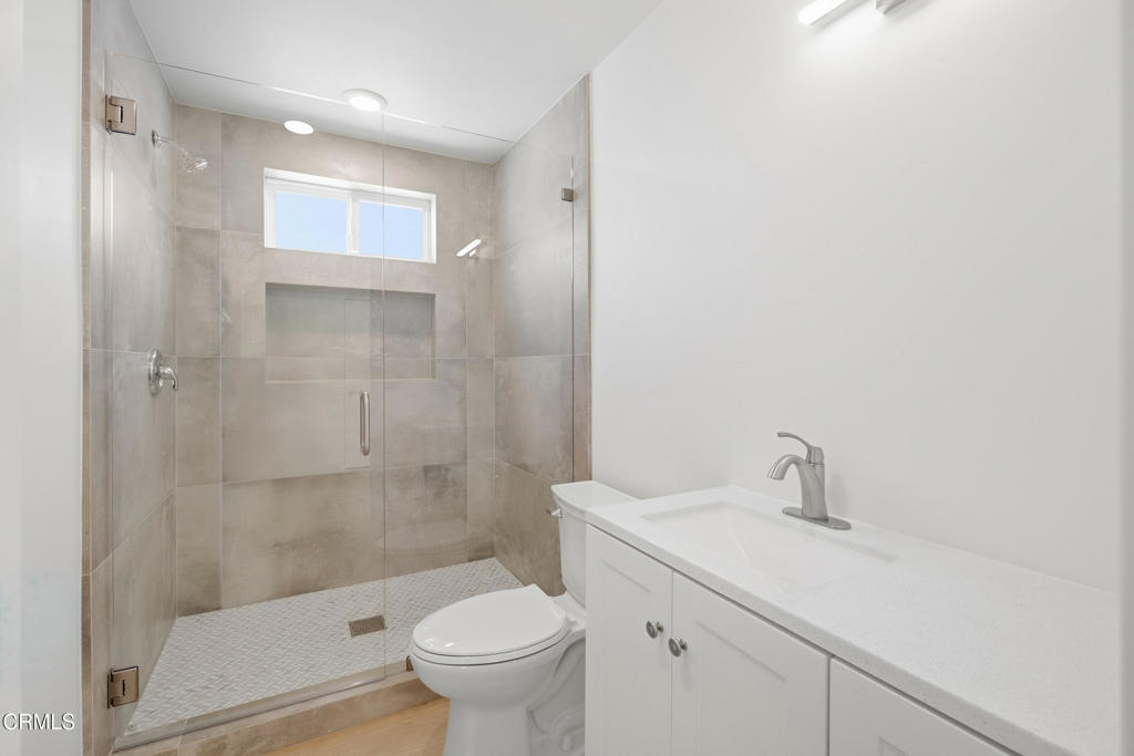 923 N Main Property Photo 31