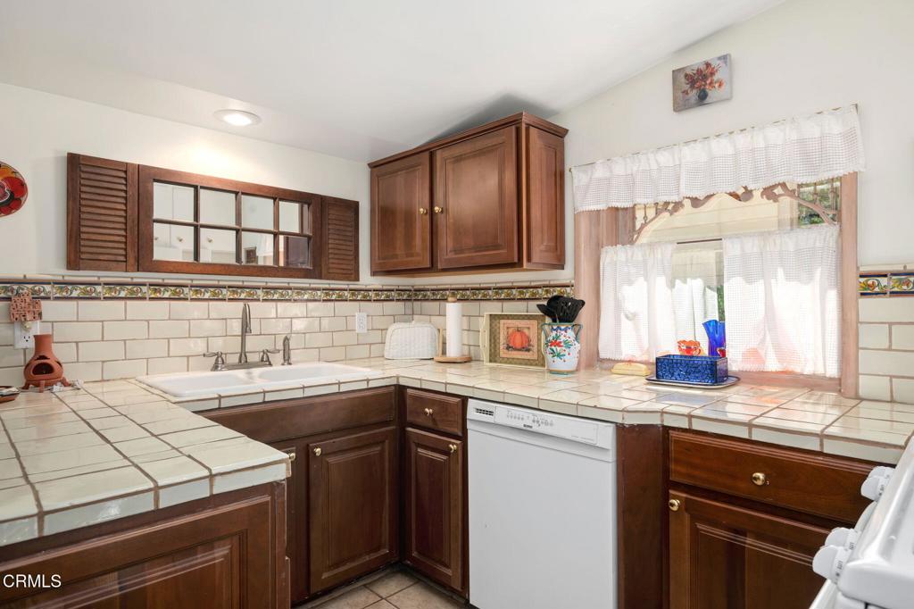 1124 Bath Street Property Photo 14