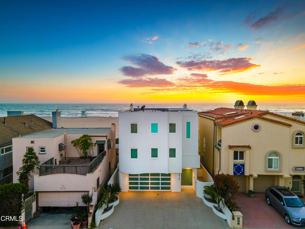 4015 Ocean Drive Property Photo 1
