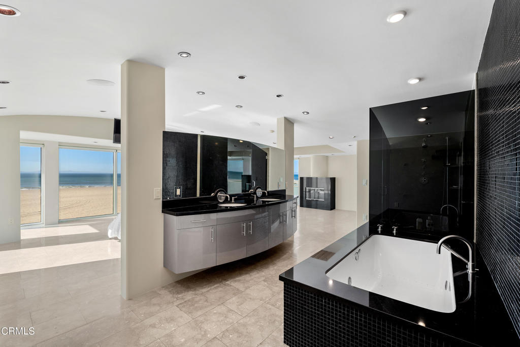 4015 Ocean Drive Property Photo 22