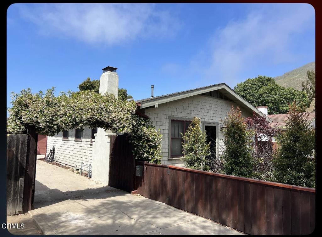 101 E Warner Street Property Photo 1