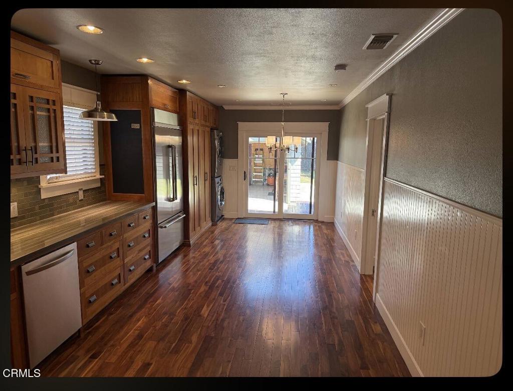 101 E Warner Street Property Photo 8