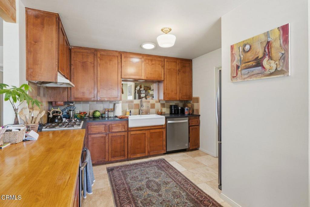 940 Devereux Drive Property Photo 8