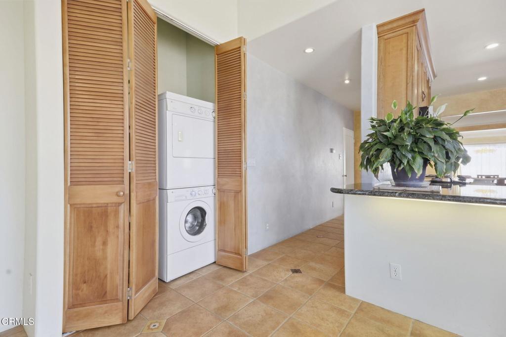 111 S Catalina Street Property Photo 16