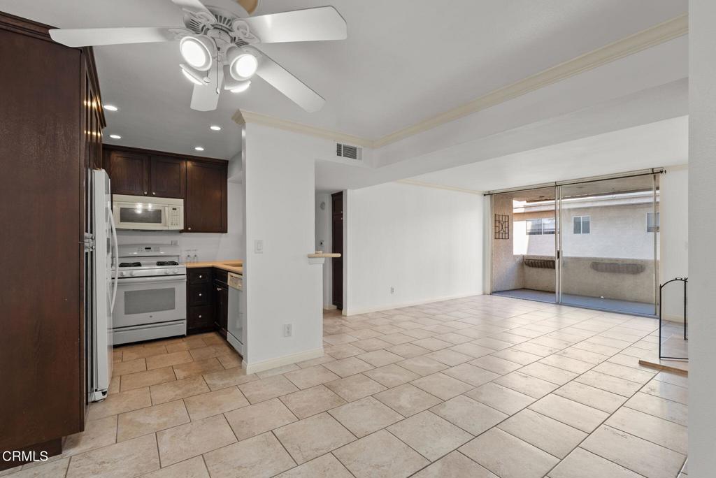 5325 Newcastle Avenue 126 Property Photo 3