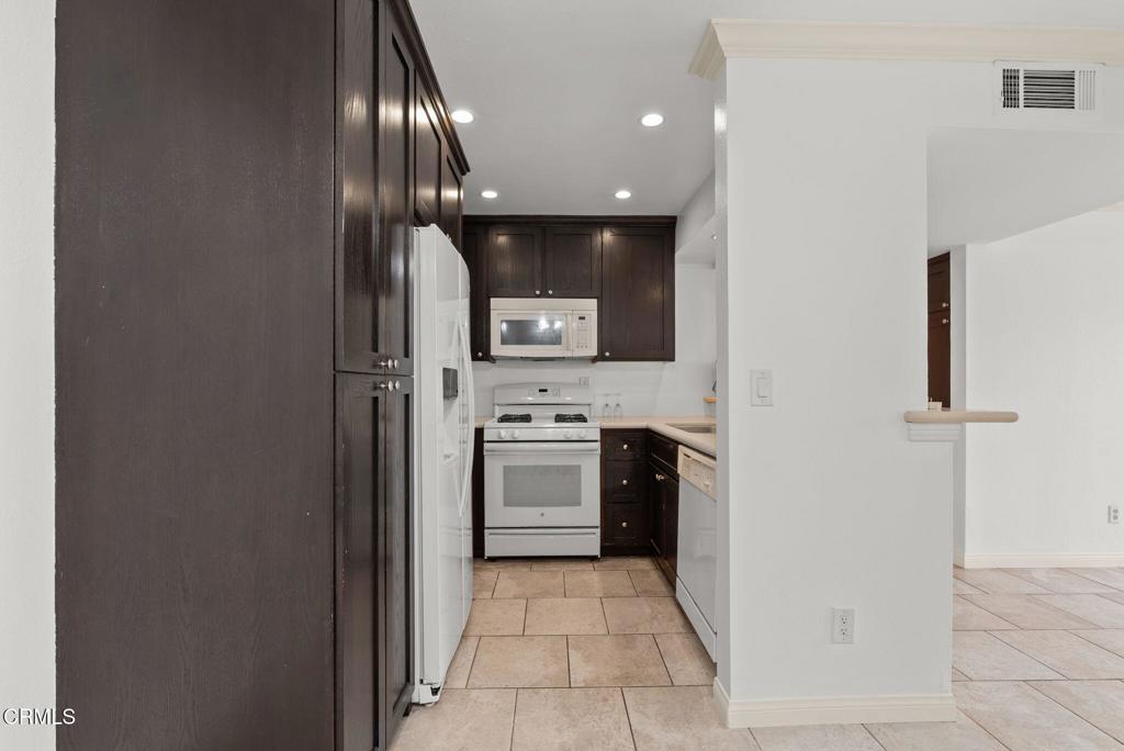 5325 Newcastle Avenue 126 Property Photo 4