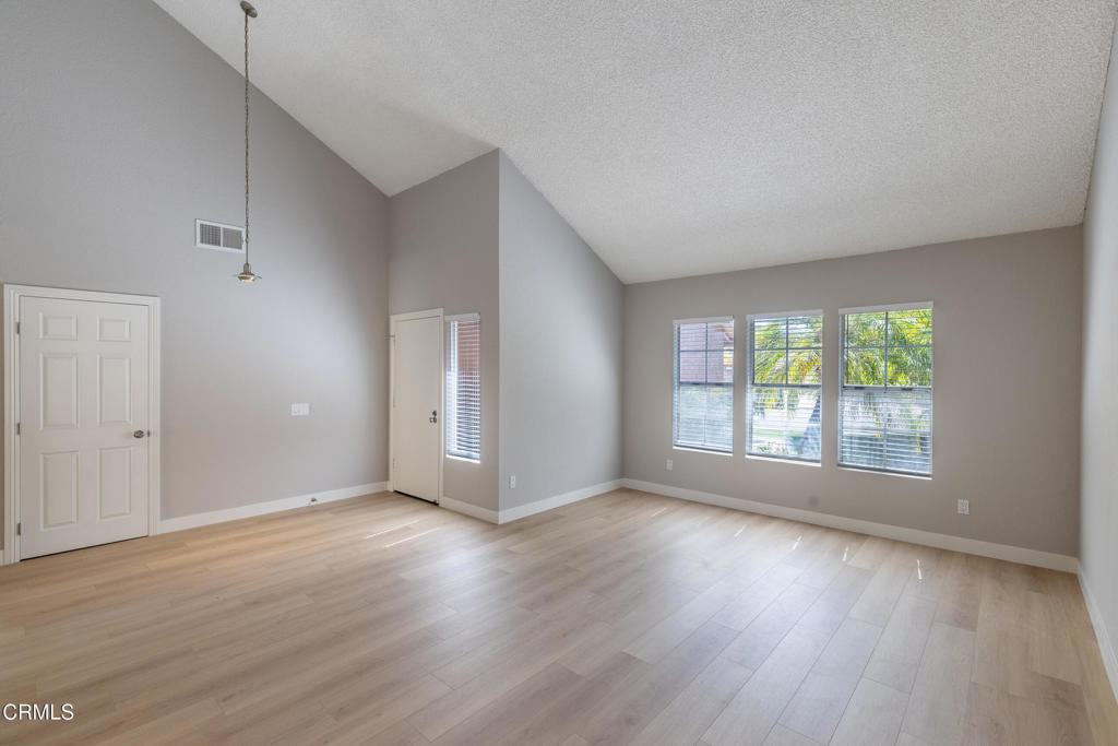 6131 Fremont Circle Property Photo 3