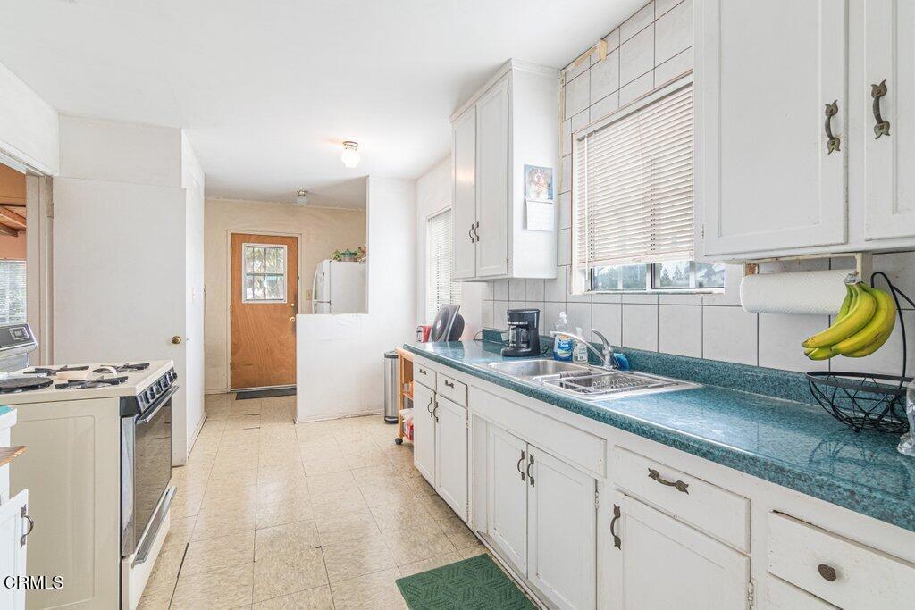 10942 Cedar Street Property Photo 5