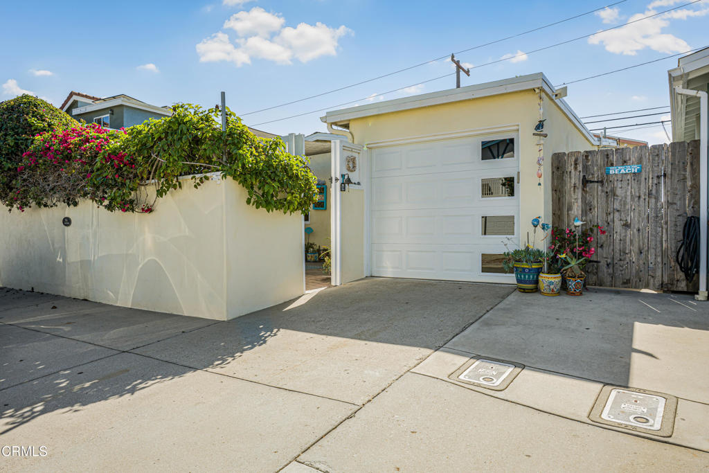 328 Santa Monica Drive Property Photo 1