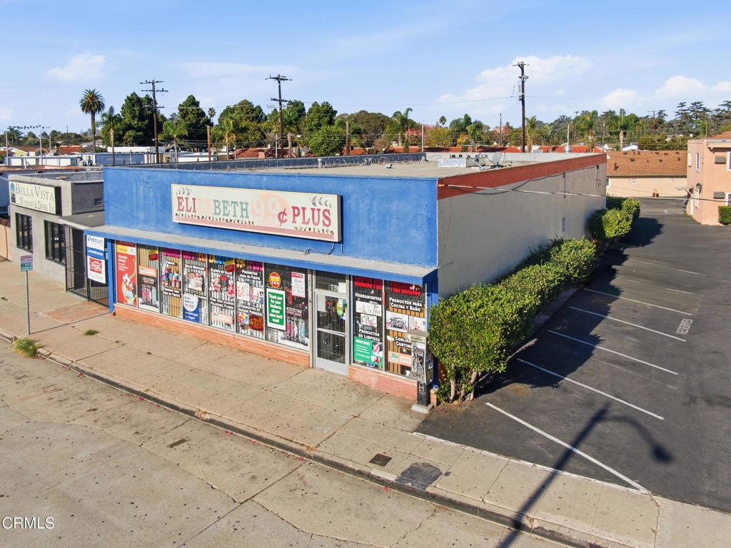 405 N Oxnard Boulevard Property Photo 2