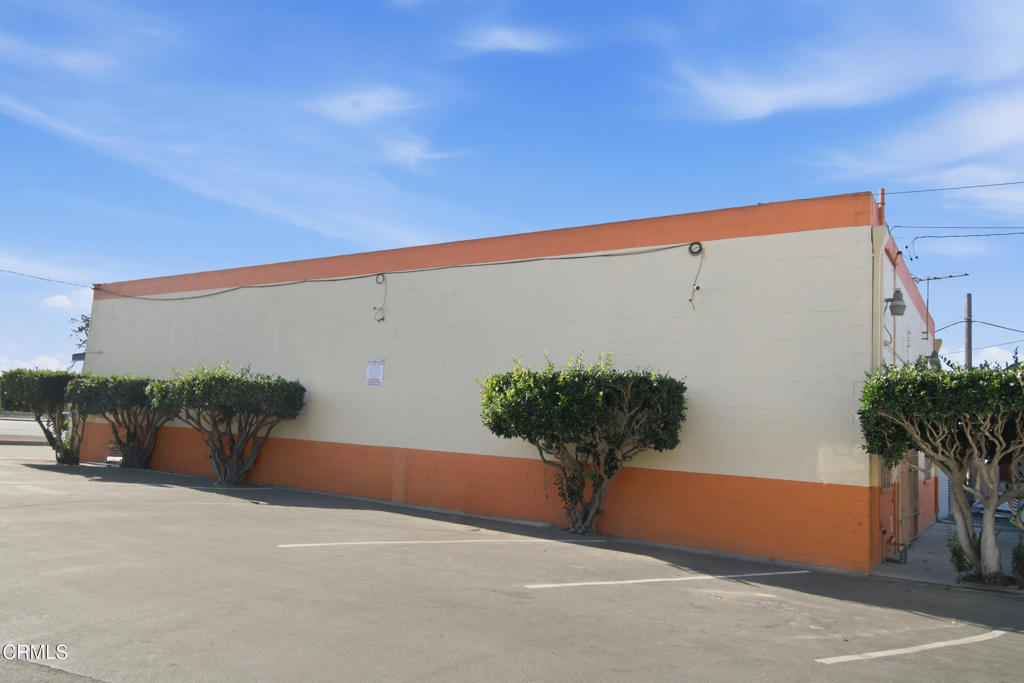 405 N Oxnard Boulevard Property Photo 3