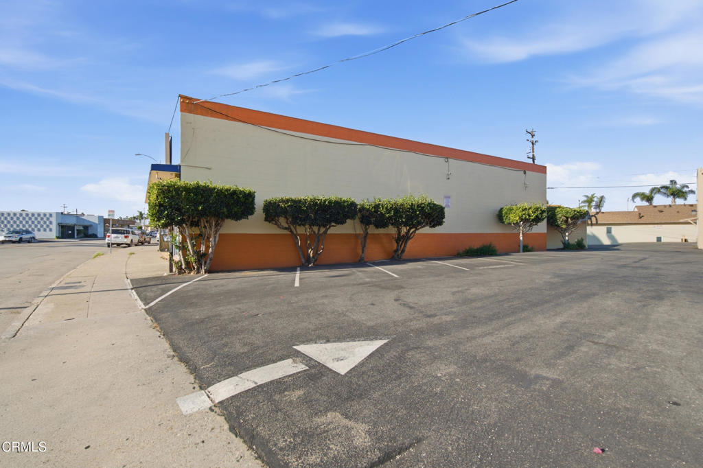 405 N Oxnard Boulevard Property Photo 4