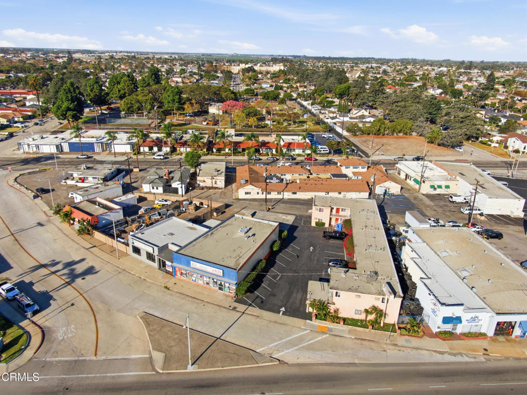 405 N Oxnard Boulevard Property Photo 6