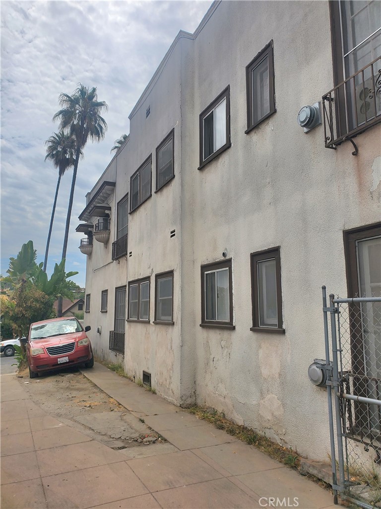 1427 Laveta Property Photo 3