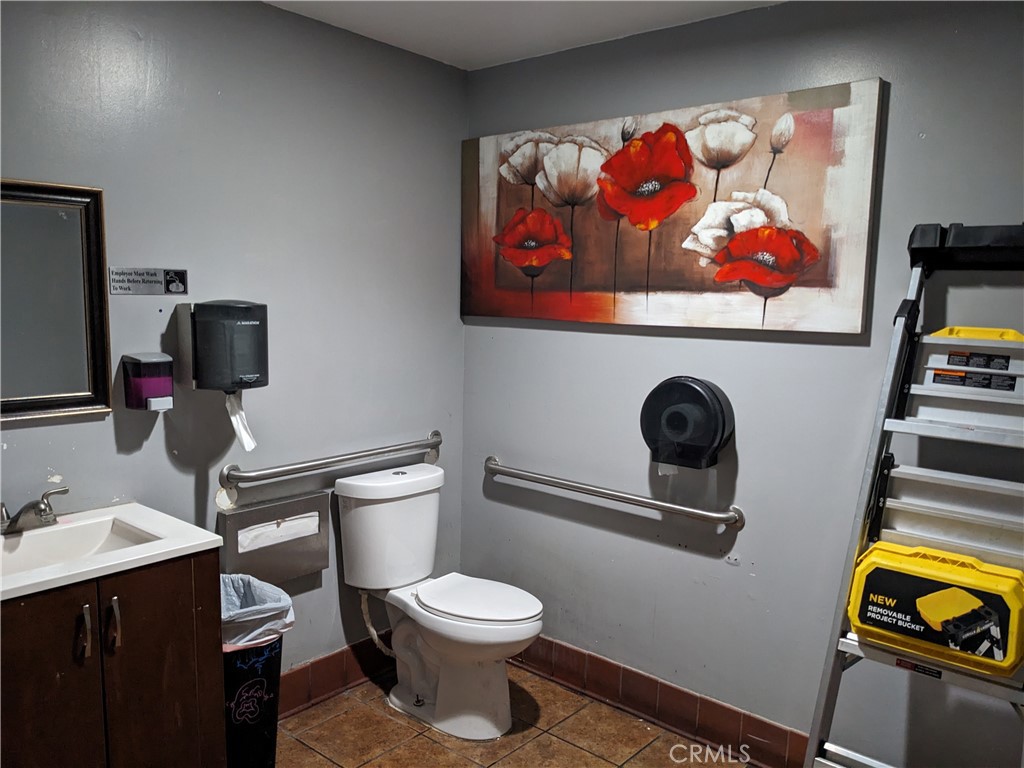 680 N Los Robles Avenue Property Photo 11