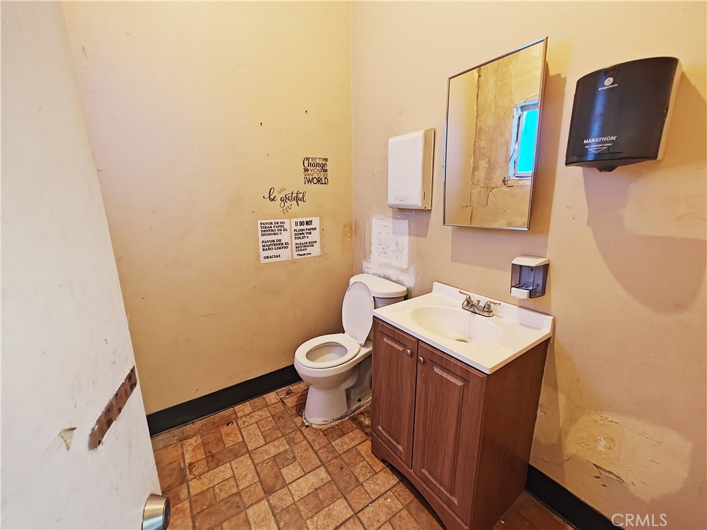 900 E Holt Avenue Property Photo 6