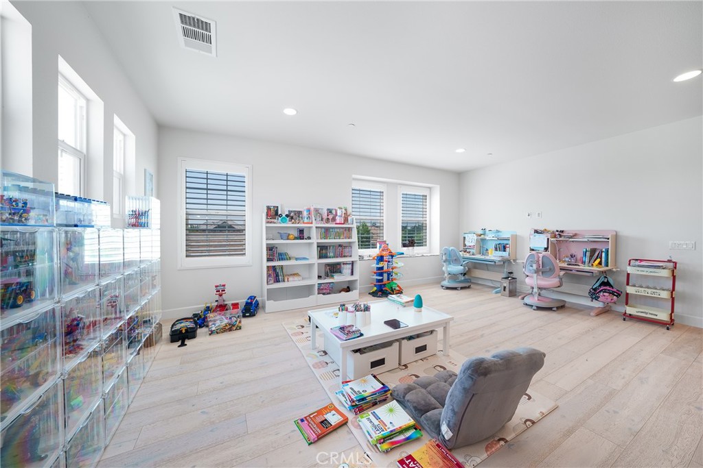 6346 Sloane Court Property Photo 16