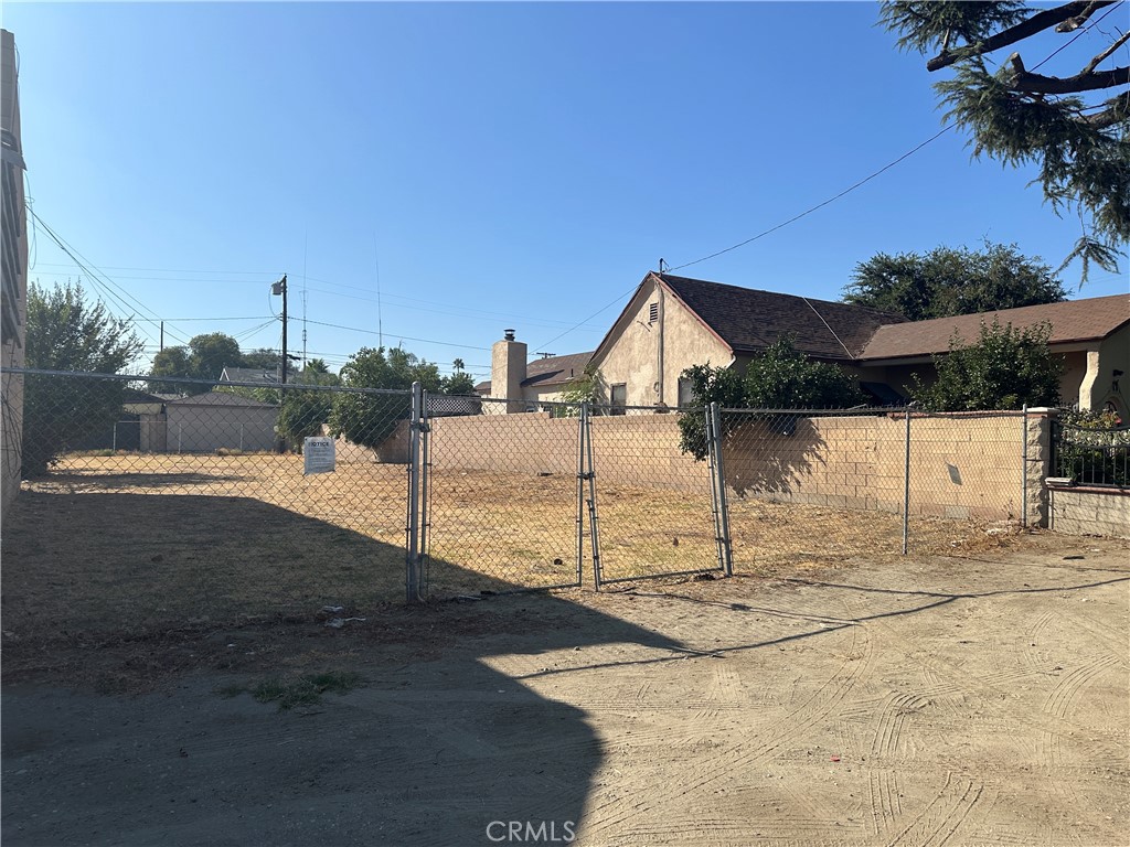 127 N Campus Avenue Property Photo 2