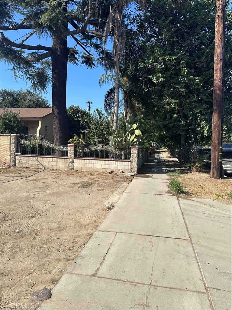 127 N Campus Avenue Property Photo 3
