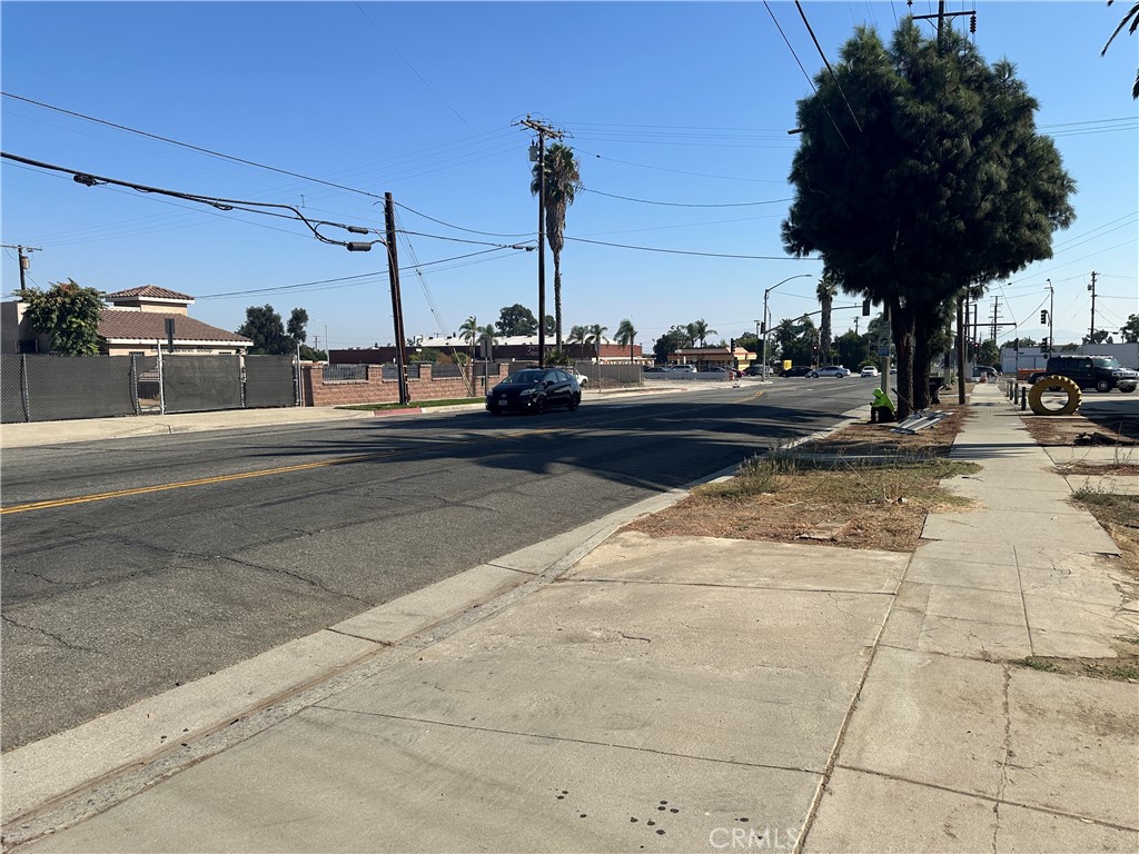 127 N Campus Avenue Property Photo 4